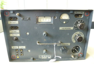 10 Watt Sender h ( 10 W.S.h ) Ausführung h für Sturmgeschütze. Frontplatte Originallack, Gehäuse überlackiert, Funktion nicht geprüft
