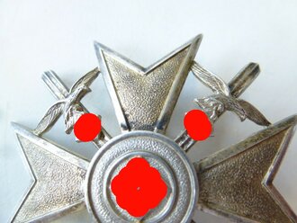Spanienkreuz in Silber mit Schwertern im Etui. "900" er Silberstück, angelaufen.