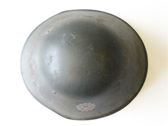 DDR, Stahlhelm Volkspolizei mit Abzeichen