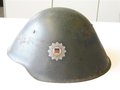 DDR, Stahlhelm Volkspolizei mit Abzeichen