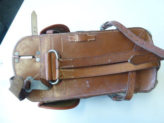 Kavallerie, Packtasche in sehr gutem Zustand mit allen Riemen datiert 1943