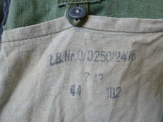 Tarnfeldbluse für die Felddivisionen der Luftwaffe. Getragenes Stück in gutem Zustand, Schulterbreite 49,5 cm, Armlämge 63 cm