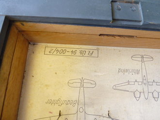 Luftwaffe, Flugzeugerkennungsdienst. Schulungskasten mit Inhalt, Originallack. Selten. Die Modell im Kasten sind zugeordnet, die beiliegenden entweder Doppelt oder so nicht in der Beschriftzung des Kastens zu finden