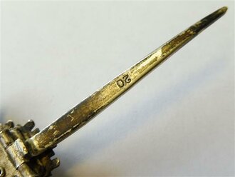Deutsches Kreuz in Gold, schweres Stück , Hersteller 20 C.F. Zimmermann, Pforzheim. Emaille tragebedingt mit Kratzern
