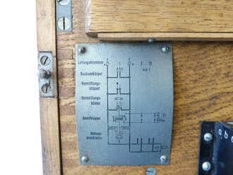 Kleiner Klappenschrank zu 10 Leitungen Wehrmacht, datiert 1943, " trop" Funktion nicht geprüft