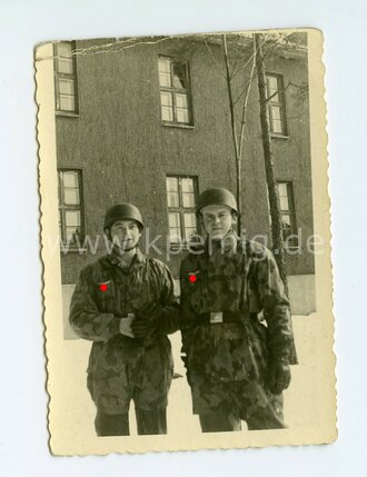 Fallschirmjäger mit Springerhelm und Knochensack,...