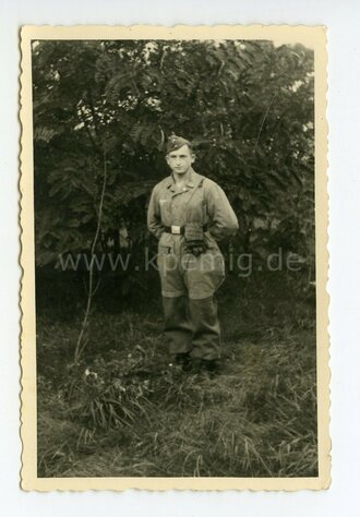 Fallschirmjäger in grünem Knochensack mit...