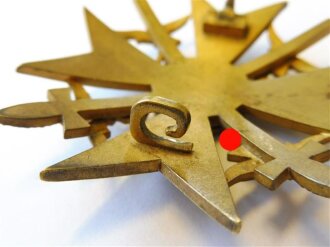 Spanienkreuz mit Schwertern in Gold. Hersteller L/15 ( Otto Schickle, Pforzheim )