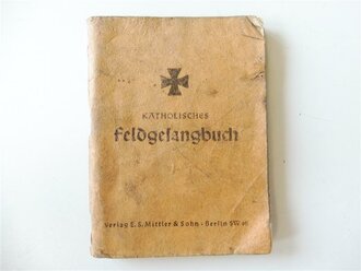 3 Bücher "Katholisches Feldgesangbuch", "Das Evangelium nach Matthäus" und "Was dünkt euch von Jesus Christus"