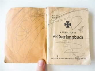 3 Bücher "Katholisches Feldgesangbuch", "Das Evangelium nach Matthäus" und "Was dünkt euch von Jesus Christus"