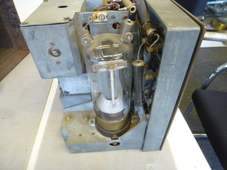 10 Watt Sender C Panzerfunk ( 10 W.S.c ), datiert 1945. Originallack, Funktion nicht geprüft