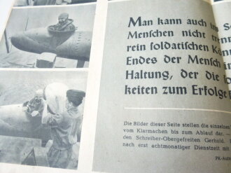 " Die Neger greifen an !" Faltblatt Herausgegeben von der Nachwuchsabteilung des Oberkommandos der Kriegsmarine.