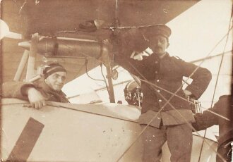 1.Weltkrieg, Foto Besatzung auf Flugzeug, Maße 8 x 6cm