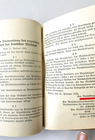 Organisation der Deutschen Arbeitsfront und der NS Gemeinschaft KDF. 159 Seiten, DIN A6, komplett