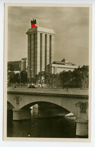Ansichtskarte Exposition Internationale Paris 1937, Das Deutsche Haus mit Seinebrücke