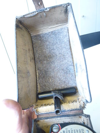 Glühzündapparat 37 Wehrmacht mit Prüfgerät in Tasche aus Ersatzmaterial.