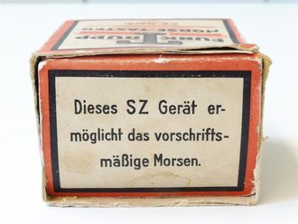 Kinderspielzeug 2.Weltkrieg, Kopfhörer und Morsetaste für das Spiel " Funk Trupp" von Trix. Beide Stücke in sehr gutem Zustand in der originalen Umverpackung.