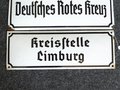 Emailleschild Deutsches Rotes Kreuz, fast neuwertiger Zustand, Maße 50 x 50 cm, dazu "Kreisstelle Limburg " in ebenfalls fast neuwertigem Zustand