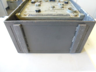 Tornister Funkgerät d2/ 24b-212 ( Torn.Fu d2 ) datiert 1937. Überlackiertes Gehäuse , Gehäuseschrauben fehlen, Funktion nicht geprüft