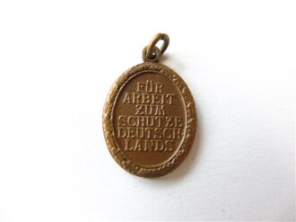 Schutzwallehrenzeichen, als Anhänger für das Frackkettchen.Neuwertiger Zustand aus Bestand einer ehem. Schneiderei. 19mm Höhe