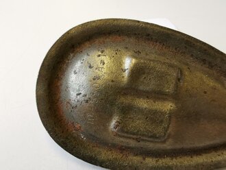 Luftwaffe Seenotausrüstung, Metallflicken zum Abdichten des Seenotschlauchbootes, Risse bis ca. 7cm Grösse können somit abgedichtet werden. Sehr guter Bodenfund, selten