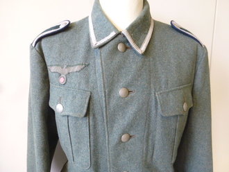 Heer, Feldbluse für Mannschaften Modell 1940. Die Effekten teilweise entfernt, leicht getragenes Kammerstück. Schulterbreite 45cm, Armlänge 60,5cm