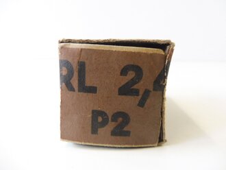 Röhrenfassung mit original verpackter Röhre  RL 2,4 P2 der Wehrmacht, Funktion nicht geprüft