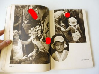 "Jugend um Hitler" 120 Bilder von H.Hoffmann. DIN A5, im Schutzumschlag. Innen an 5 Stellen leicht vermalt