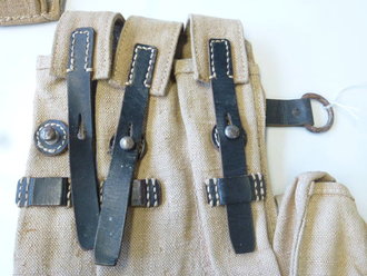 Paar Magazintaschen MP40. Ungebrauchtes Paar , ein Verschlussriemen ausgetrocknet, sonst einwandfreies Paar, Hersteller clg