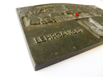 Plakette " Heeresverwaltungsschule München Lehrgang 57, 10.8.40 - 21.2.41. Maße 15 x 10cm