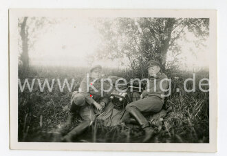 Foto Reichswehrangehörige mit Feldfernsprecher 26...