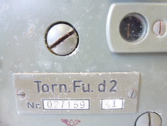 Tornister Funkgerät d2a ( Torn.Fu d2a ) datiert 1945. Überlackiertes Stück mit Deckel und Antennenstäben, Funktion nicht geprüft