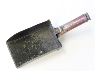 Ofenschaufel mit Griff aus einer 2cm Flak Hülse der Wehrmacht. Nachkriegsumbau " Schwerter zu Pflugscharen"