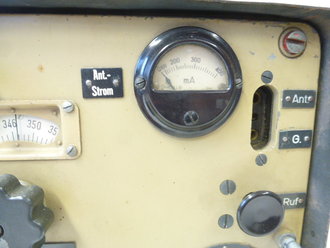 Funksprechgerät f ( Fusprech f. ) Bordfunkgerät in Panzerspähwagen. Originallack, Typenschild fehlt