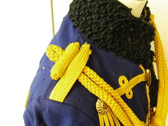 Preussen, Pelz eines Gefreiten des Leib-Garde-Husaren-Regiments. Stark getragenes, farbfrisches Stück mit diversen Mottenschäden, Armlänge 62 cm, Schulterbreite 40 cm
