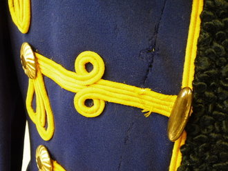 Preussen, Pelz eines Gefreiten des Leib-Garde-Husaren-Regiments. Stark getragenes, farbfrisches Stück mit diversen Mottenschäden, Armlänge 62 cm, Schulterbreite 40 cm
