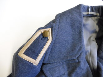 Bundeswehr Mantel eines Angehörigen der Heeresflieger  datiert 1958. Seltenes Stück mit originalvernähten "spitzen" Schulterklappen, Schulterbreite 54 cm, Armlänge 64 cm