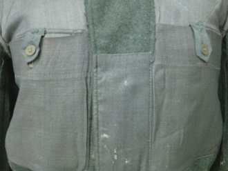 Feldbluse für Mannschaften des Heeres M44, wohl ungetragenes Stück , die Effekten originalvernäht, Schulterbreite 43,5cm, Armlänge 60,5cm