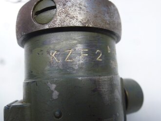 Kugelzielfernrohr K.Z.F.2 für Panzerkampfwagen II, III, IV, Panther, Tiger I und II. Gute Optik mit wenigen kleineren Verunreinigungen, überlackiertes Stück