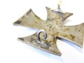 Eisernes Kreuz 1. Klasse 1914 im Etui. Gewölbtes Stück mit "800" Silberstempel, das Etui ist leicht verzogen und schliesst daher nicht