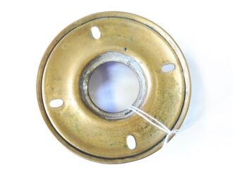 Teller mit Teil einer Pickelhaubenspitze, Messing, Durchmesser 78mm
