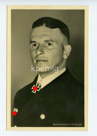 Hoffmann Fotopostkarte Ritterkreuzträger Kapitänleutnant Schultze, Rückseitig Klebereste