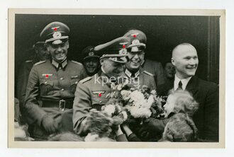 General und Ritterkreuzträger  des Heeres , Privatfoto im Postkartenformat