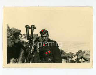 Ritterkreuzträger des Heeres vor Scherenfernrohr , Privatfoto 6 x 9cmcm