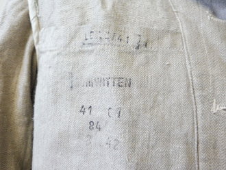 Luftwaffe Drillichjacke, Kammerstück von 1941, danach vom Luftschutz vereinnahmt. Ungetragenes Stück, Schulterbreite 44 cm, Armlänge 58 cm