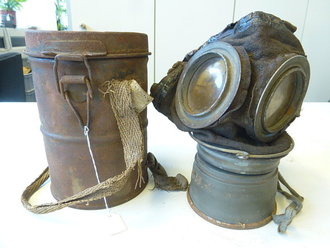 1.Weltkrieg,  Gasmasken in Bereitschaftsbüchse miz 2 Satz Ersatzklarscheiben. Das Leder der Maske weich