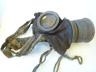 1.Weltkrieg,  Gasmasken in Bereitschaftsbüchse miz 2 Satz Ersatzklarscheiben. Das Leder der Maske weich