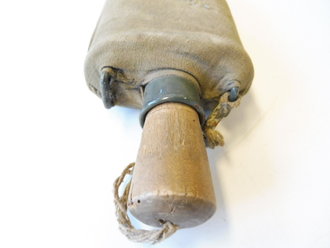 Österreich 1. Weltkrieg, Feldflasche ,it Bezug und emailliertem Becher, dieser datiert 1918
