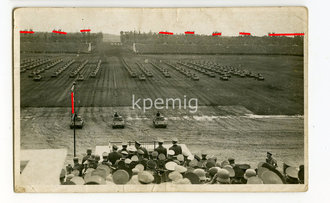 Parade , Adolf Hitler, 2 Originalfotos in Postkartengrösse.