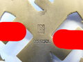 Deutsches Motorsportabzeichen in Gold, vermutlich aufpoliertes Bronzestück, nicht magnetisch